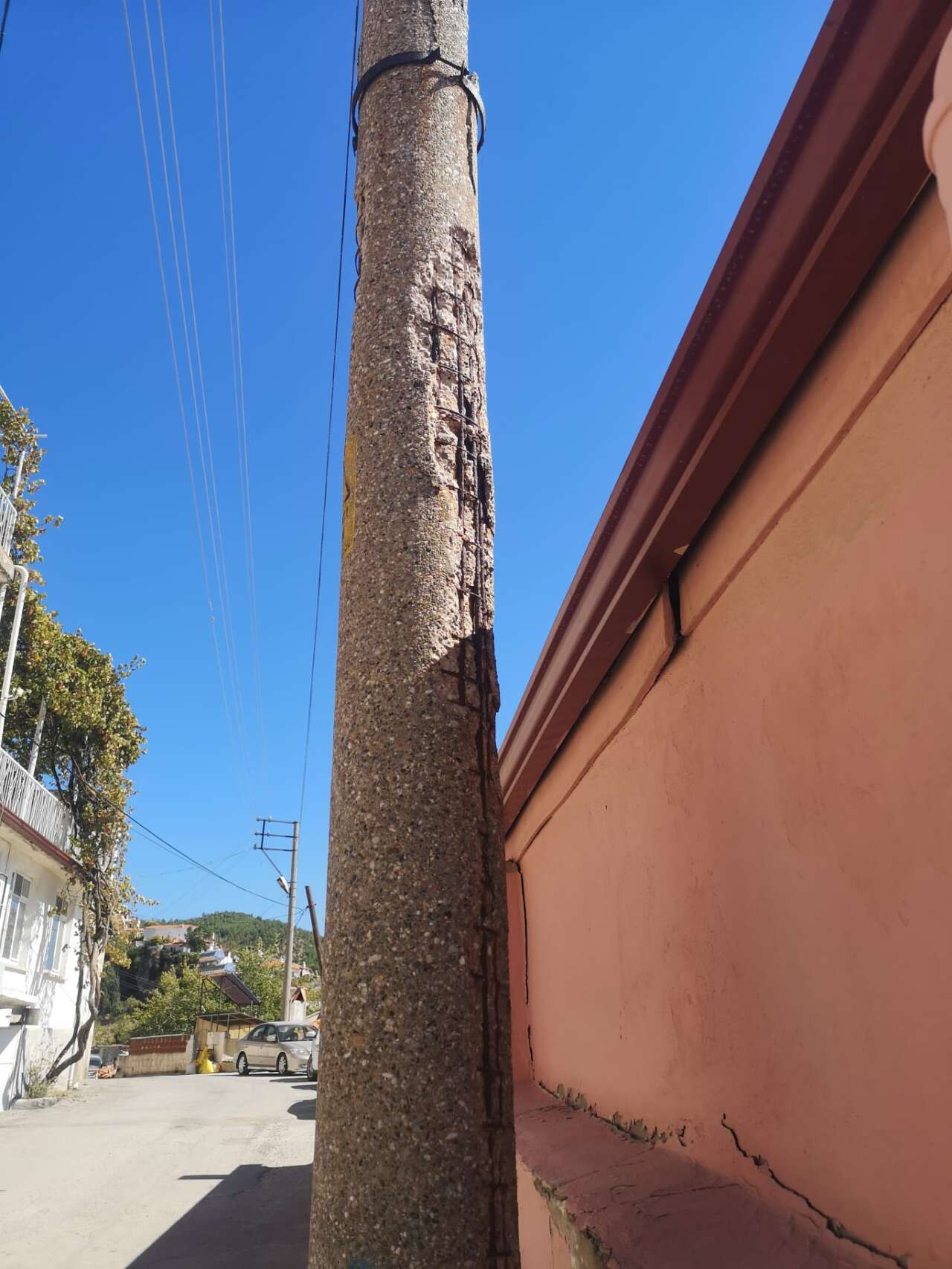 Menteşe’de Elektrik Direkleri Alarm Veriyor: “9 Yıldır Yapılmadı, Tehlike Büyüyor” 1